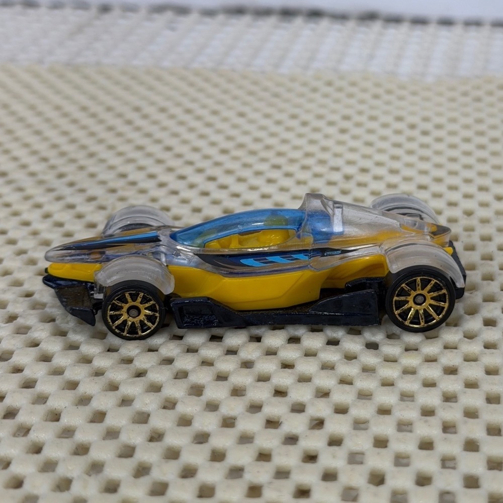 Hot Wheels Iridium X-Raycers Yellow‎ Translucent Die-Cast Race Car J02 Thailand